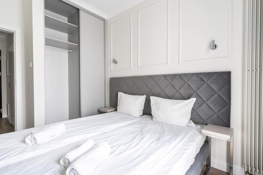 Chic & Luxury Apartment By Mennica Residence Варшава Экстерьер фото