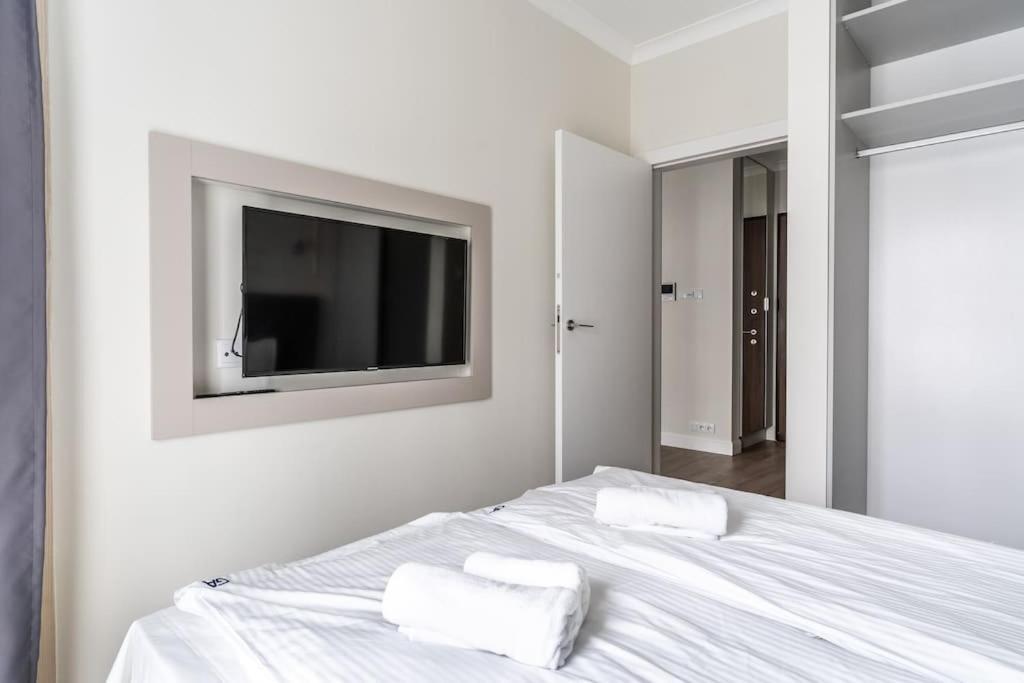 Chic & Luxury Apartment By Mennica Residence Варшава Экстерьер фото