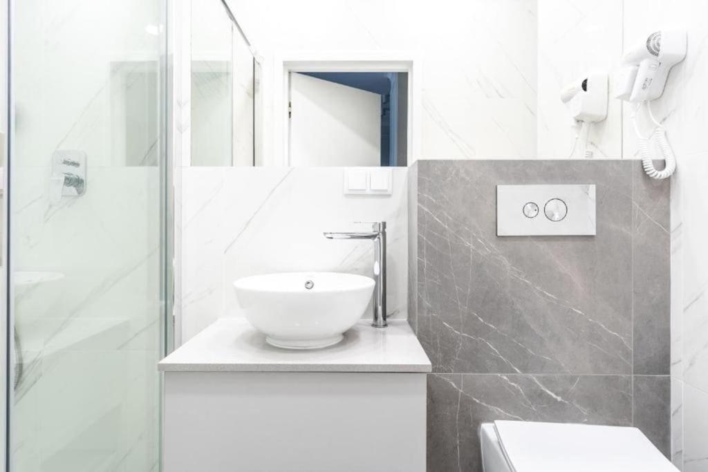Chic & Luxury Apartment By Mennica Residence Варшава Экстерьер фото